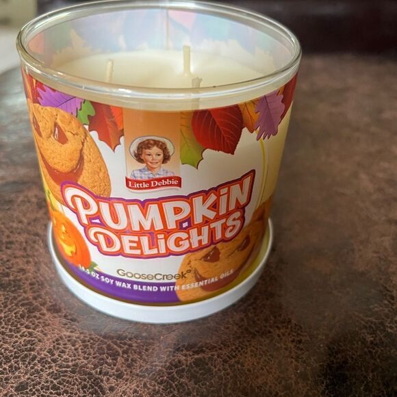 Goose Creek Limited Edition Little Debbie Pumpkin Delights 3 Wick Candle - Picture 4 of 8